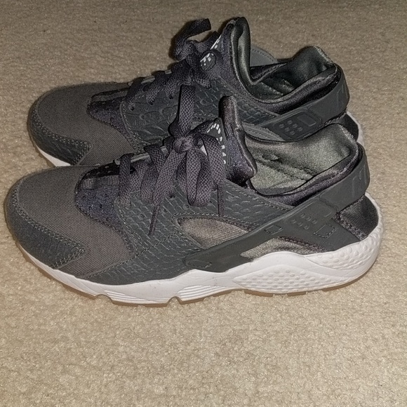Nike Shoes - Nike Air Huarache